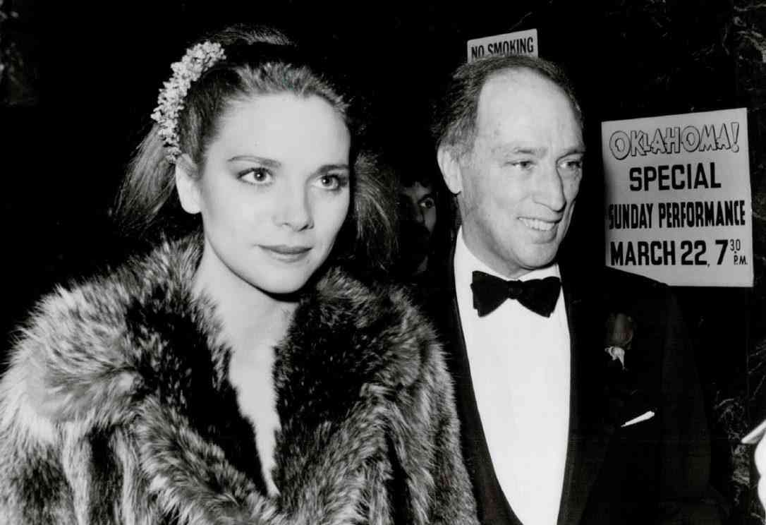 ケイティ・ペリー、トルドー元カナダ首相とのキスシーンが目撃される 水着姿でハグ