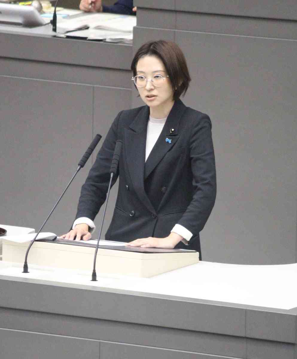 まるでアイドル…佐藤沙織里都議が初の一般質問　傍聴券すべてなくなる異例事態、拍手に議長注意