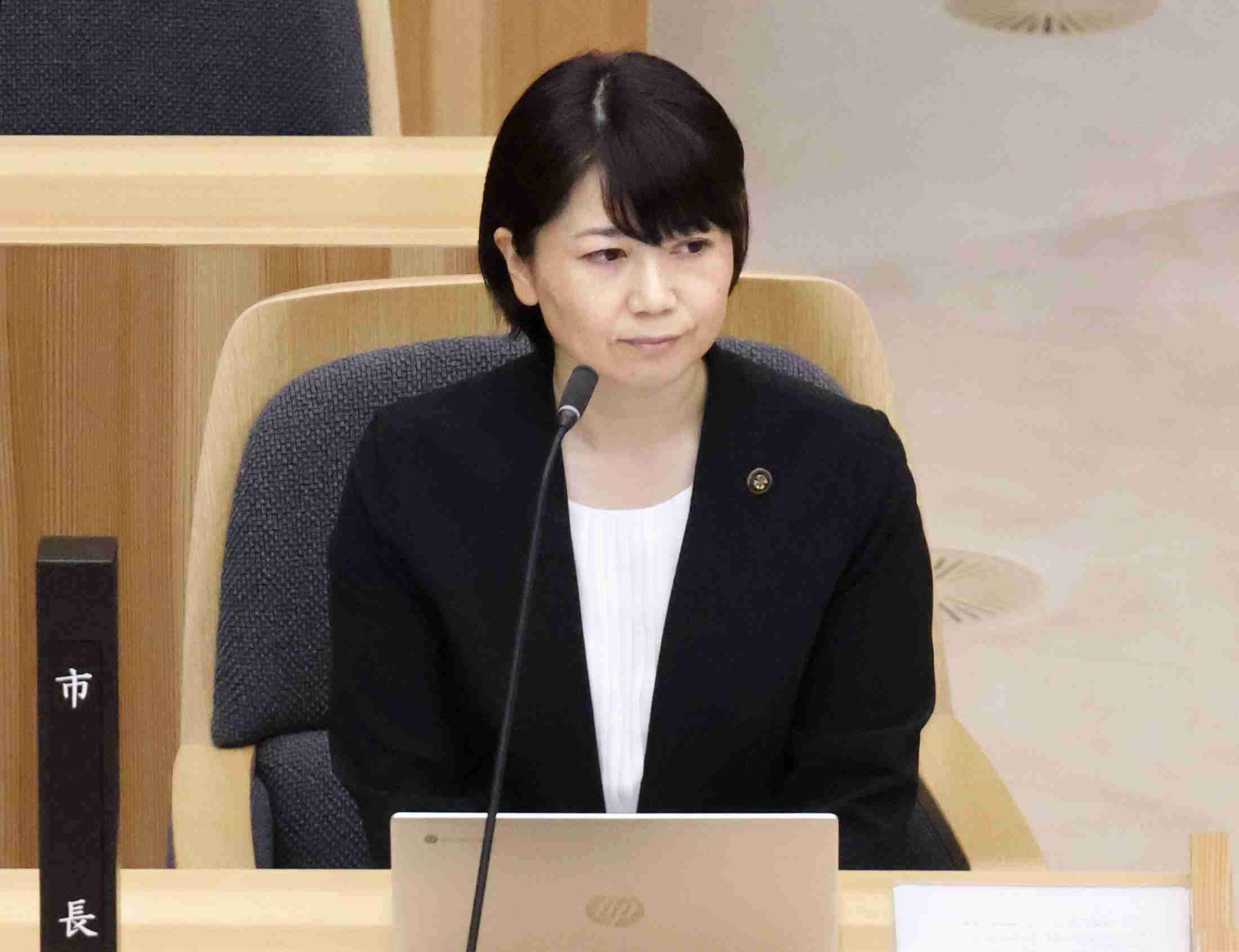 前橋・小川晶市長、続投に意欲　既婚職員とホテル、男女関係否定
