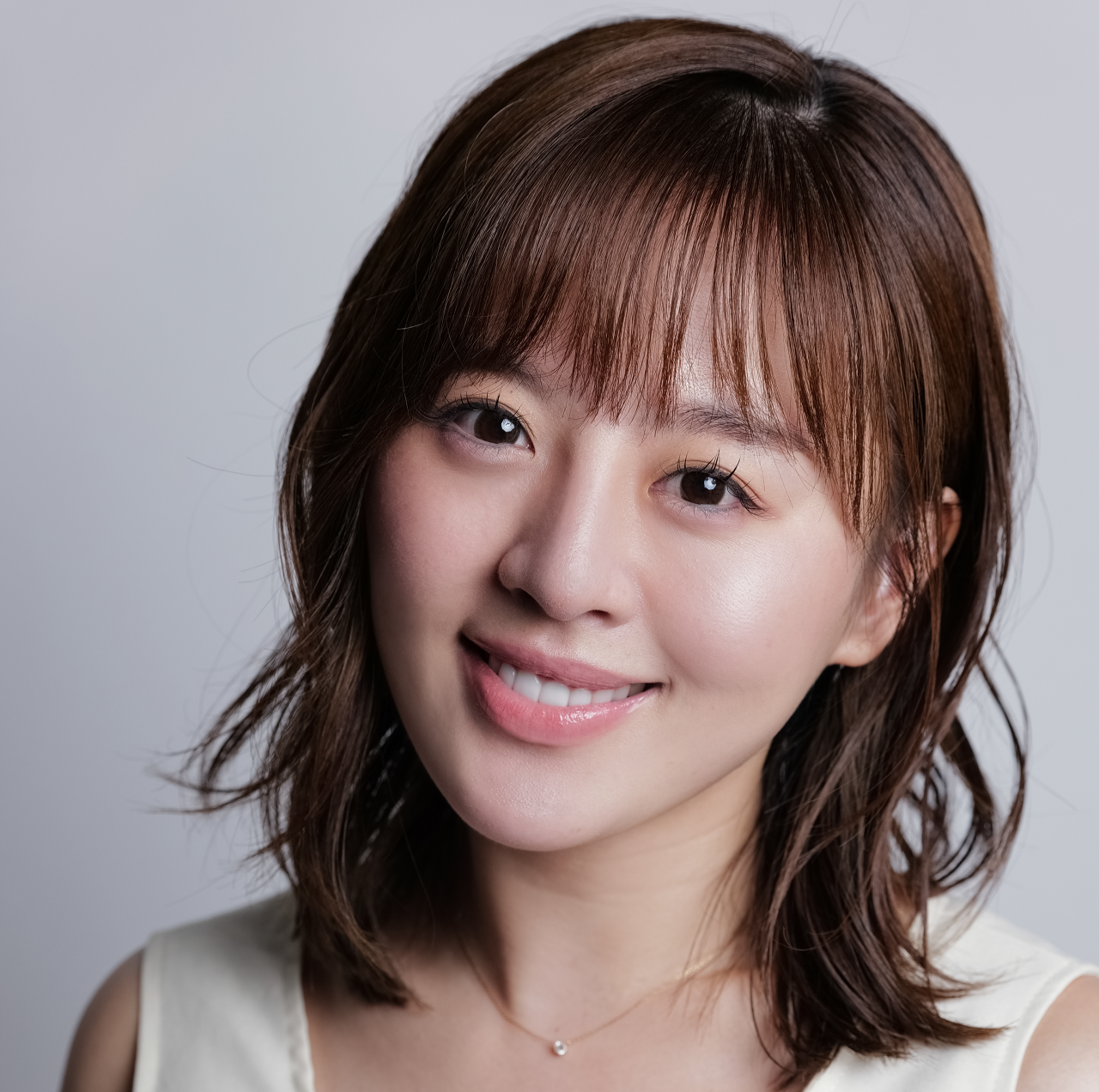 【 元宝塚歌劇団・真衣ひなの 】 「新しい章が静かに始まりました」結婚を電撃発表 純白ドレス姿のウェディングフォトを披露