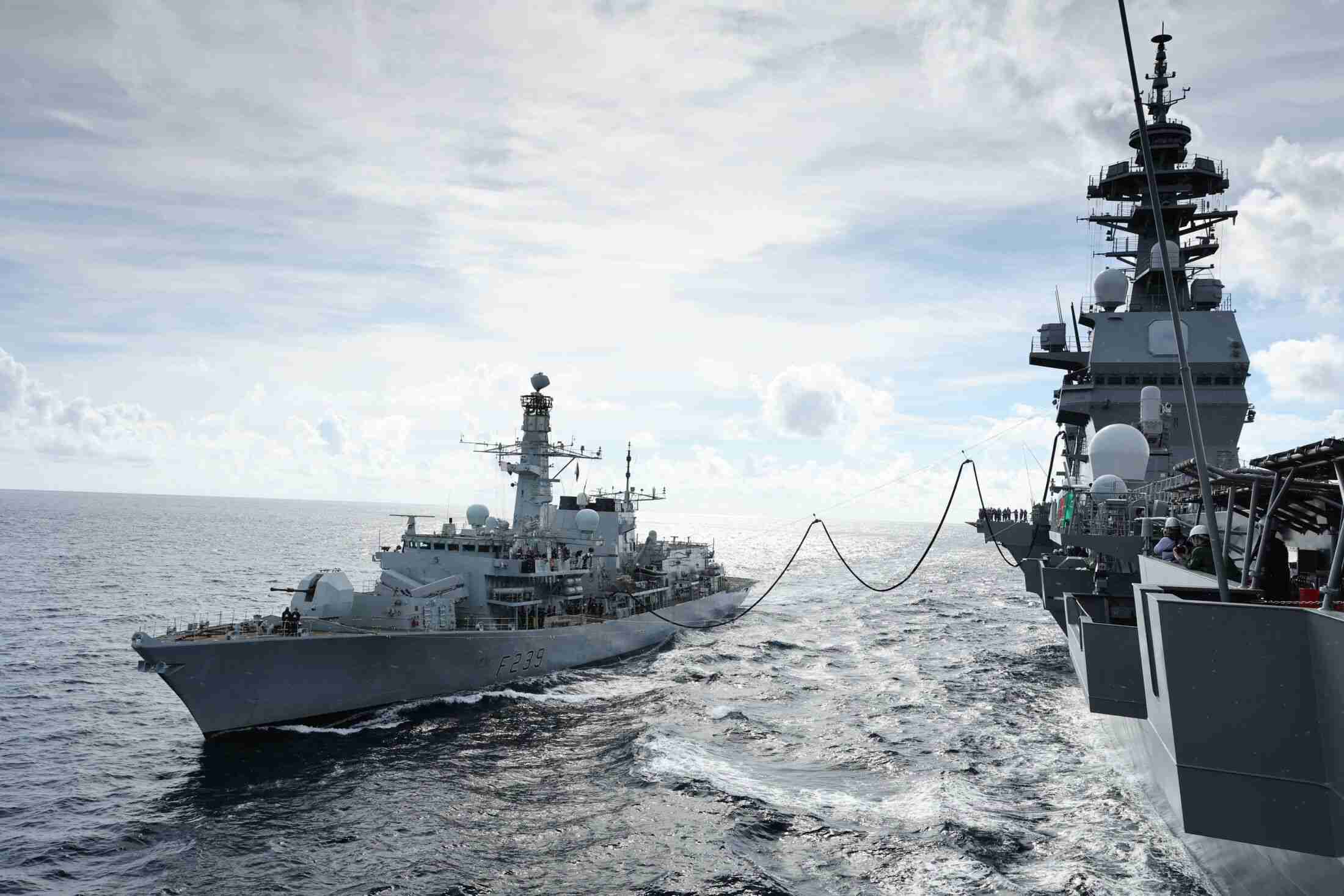 「大きく怪しげなアンテナをまとわせ…」中国の“情報収集艦”が日英米など6カ国の共同訓練に出没! 不肖・宮嶋が目撃した“日本の安全保障が揺れた日”(文春オンライン) - Yahoo!ニュース