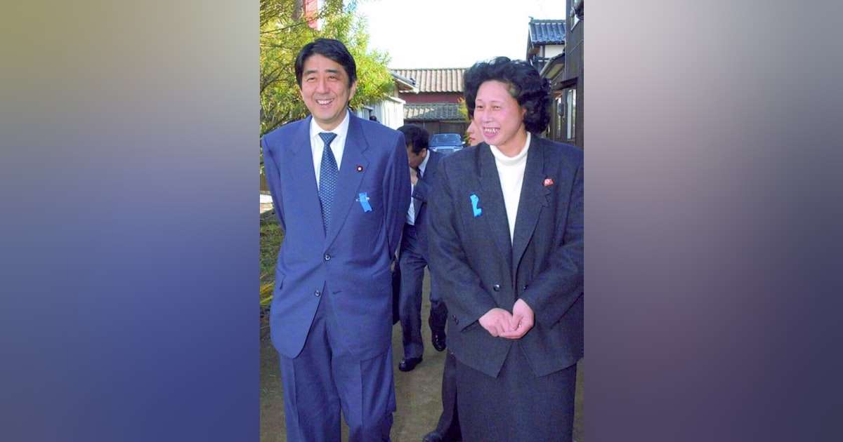 安倍官房副長官「国家の意思として帰さない」 - 日本経済新聞