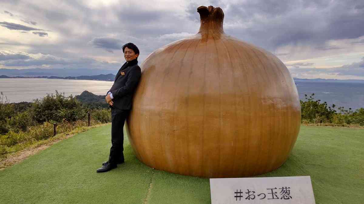 「社会人としてヤバすぎない？」兵庫・斎藤知事　公務中スマホいじりで町長に“生返事”…自撮り疑惑も浮上でネット騒然