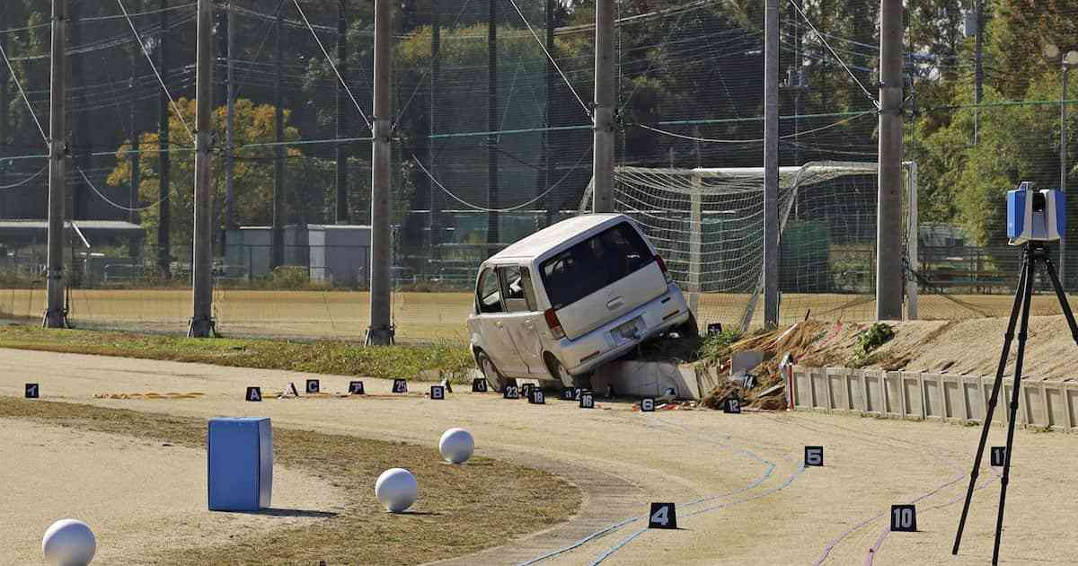埼玉栄高校のグラウンドで車が横転、17歳の男子生徒が死亡　同級生が運転か - 産経ニュース