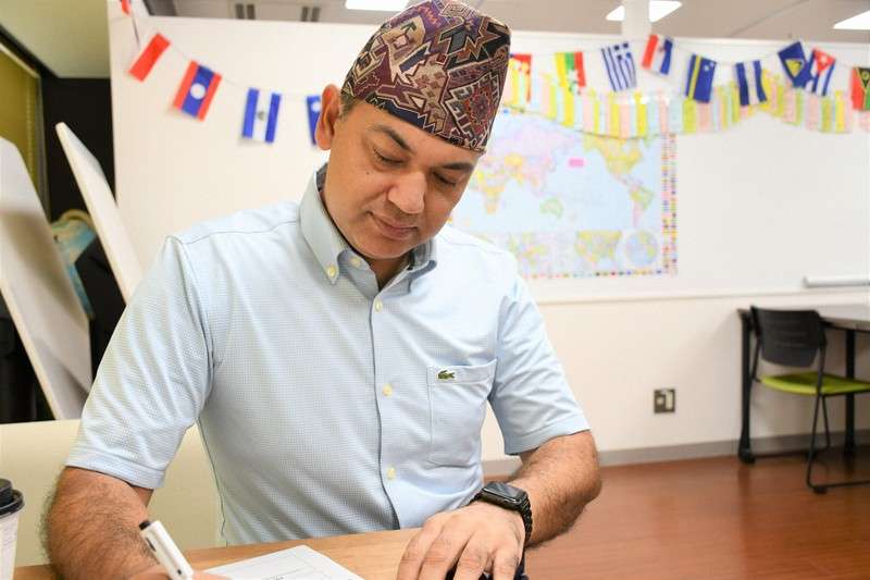 「こんな怖さ初めて」来日25年のネパール人、電車で突然受けた心ない言葉 排外的な空気に戸惑い【総裁選2025】