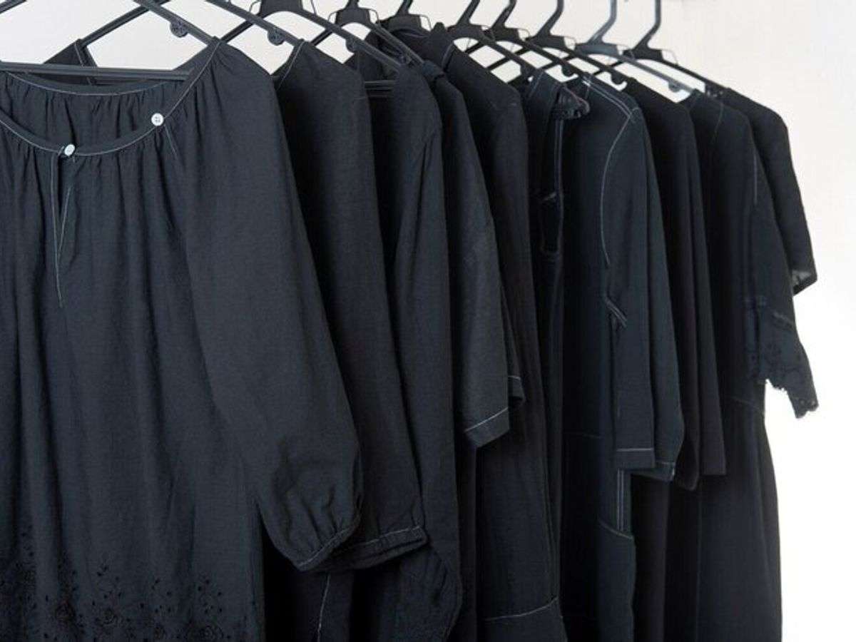  一歩間違えるとダサいおばさんに！40代が黒い服を着るときに気を付けることは？ | サンキュ！ 