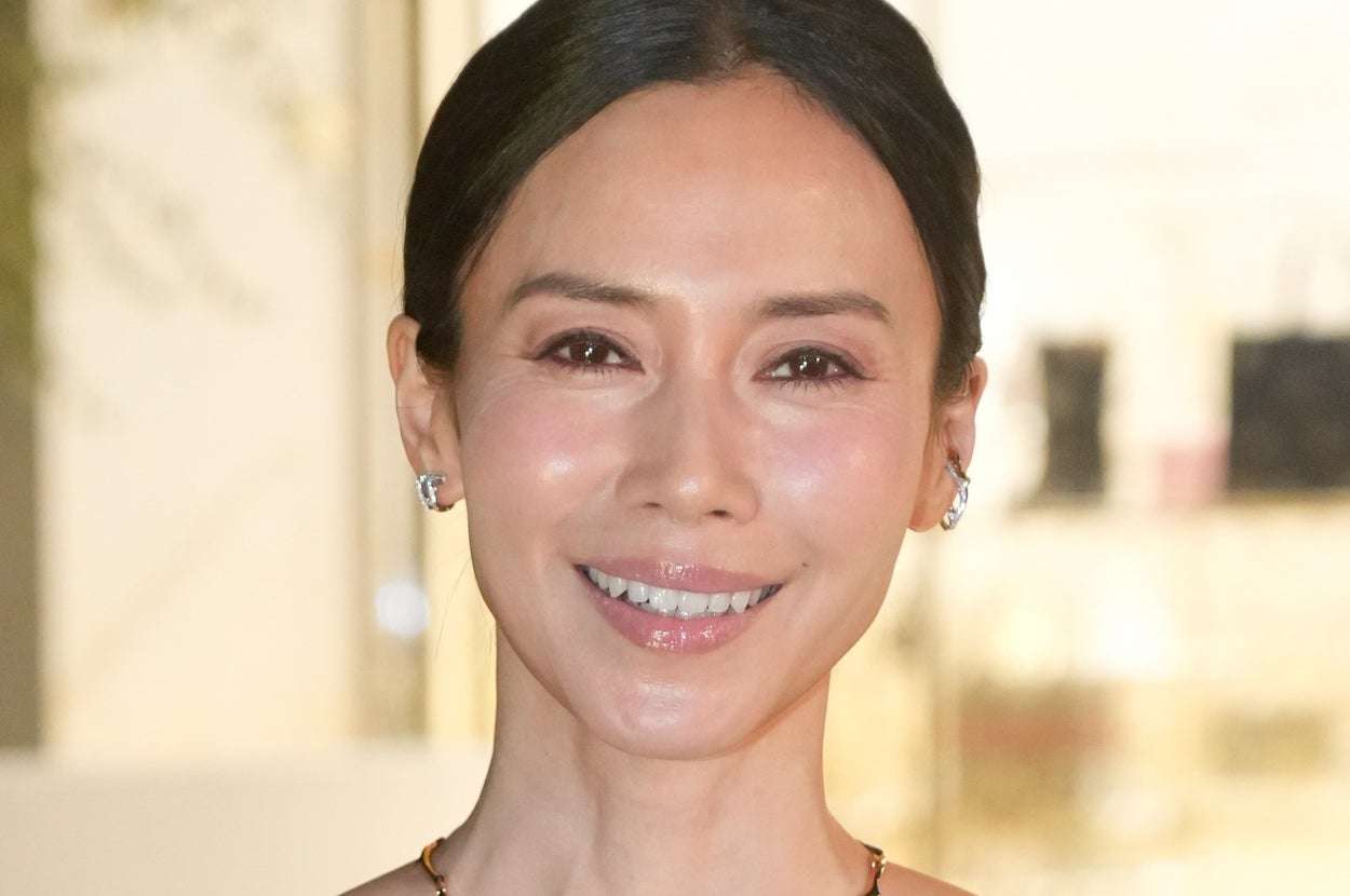 中谷美紀、夫との2ショットを披露→「新婚さんみたい」「絵になりますね」と反響