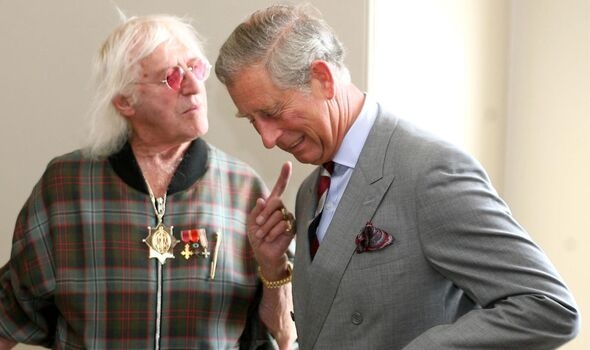 チャールズ英国王、アンドルー王子の称号剥奪　性的虐待疑惑