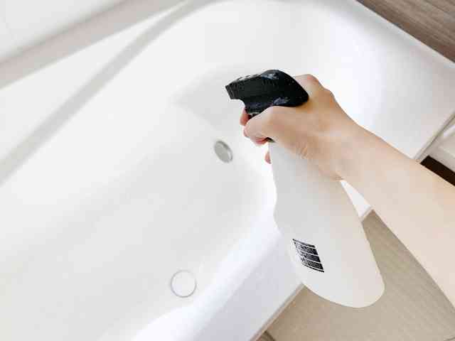 浴槽の黄ばみの原因とは？簡単・効果的な落とし方や予防するためのコツを紹介 | Kajily (カジリー)