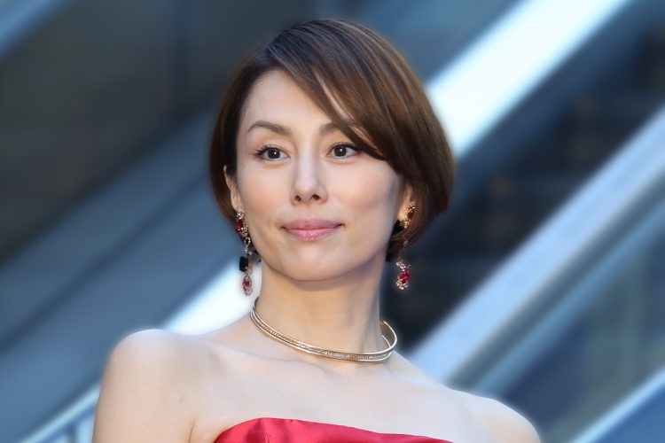 《新情報》イベントのドタキャン続く米倉涼子を支えた恋人の外国人ダンサー、日本を出国して“諸事情により帰国が延期”…国内でのレッスンも急きょキャンセル　知人は「少しでもそばにいてあげて」（NEWSポストセブン） - Yahoo!ニュース
