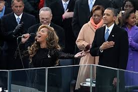 ケイティ・ペリー、トルドー元カナダ首相とのキスシーンが目撃される 水着姿でハグ