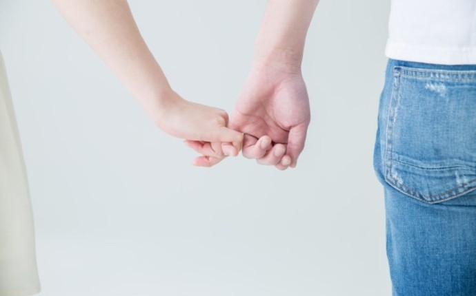 令和時代の結婚観を調査！独身男性の30％が“専業主夫もOK”と回答した理由とは？｜縁結び大学 - 縁結び大学