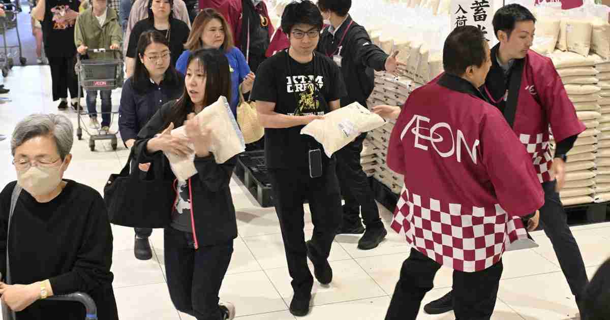 「助けてほしいのに」物価高で涙の節約　買い物客が嘆く“政治空白” | 毎日新聞