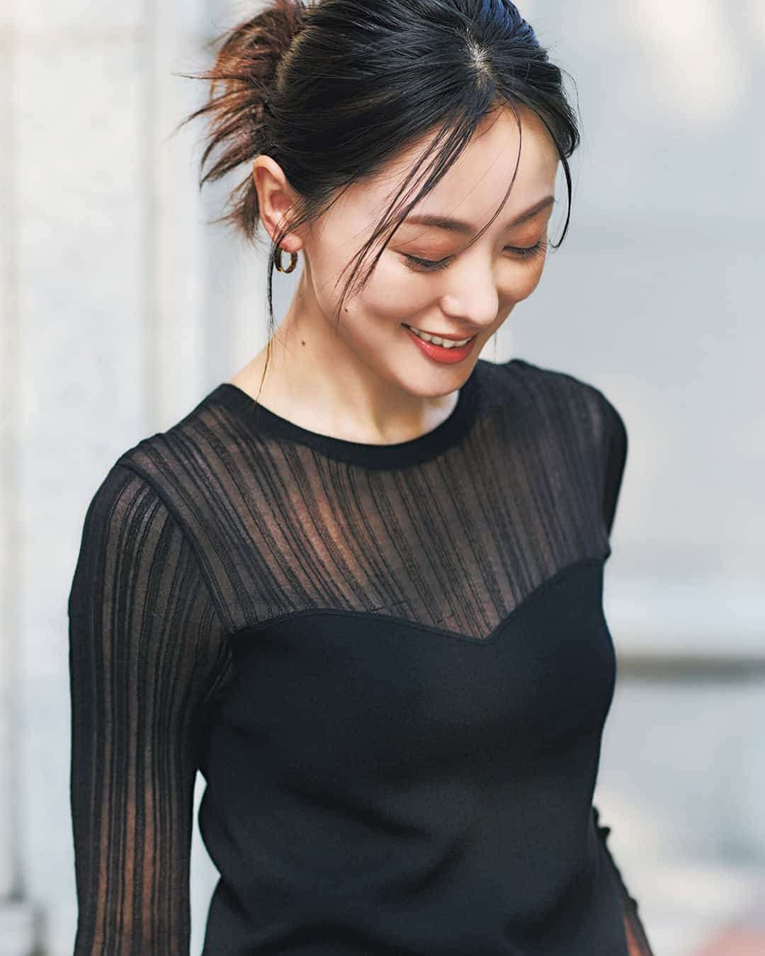 【40代秋冬トップス】季節の変わり目に悩まない！大人の正解アイテム〈14選〉 – STORY [ストーリィ] オフィシャルサイト