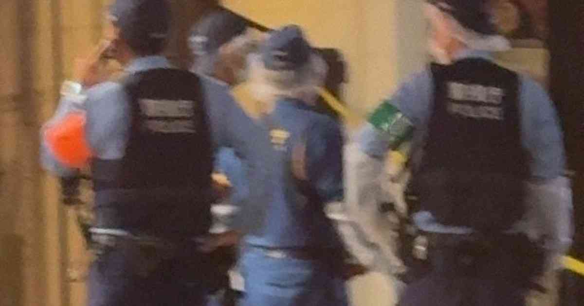女子中学生、オーバードーズで飛び降りか　搬送先で死亡　新宿トー横 | 毎日新聞