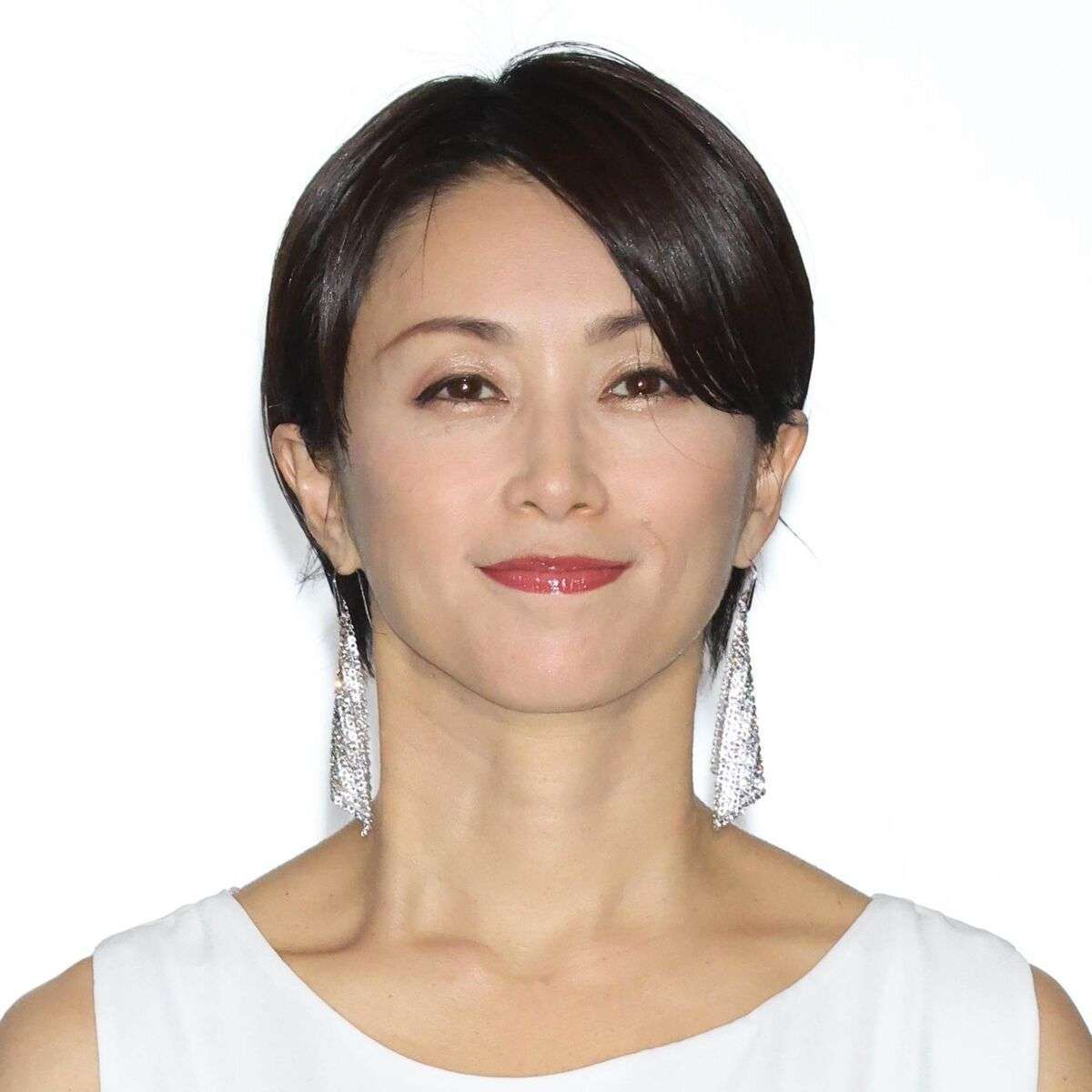 54歳・酒井法子の最新ビジュアルに衝撃「すごい」「ふっきれてる」「だれかと思った」復帰から13年