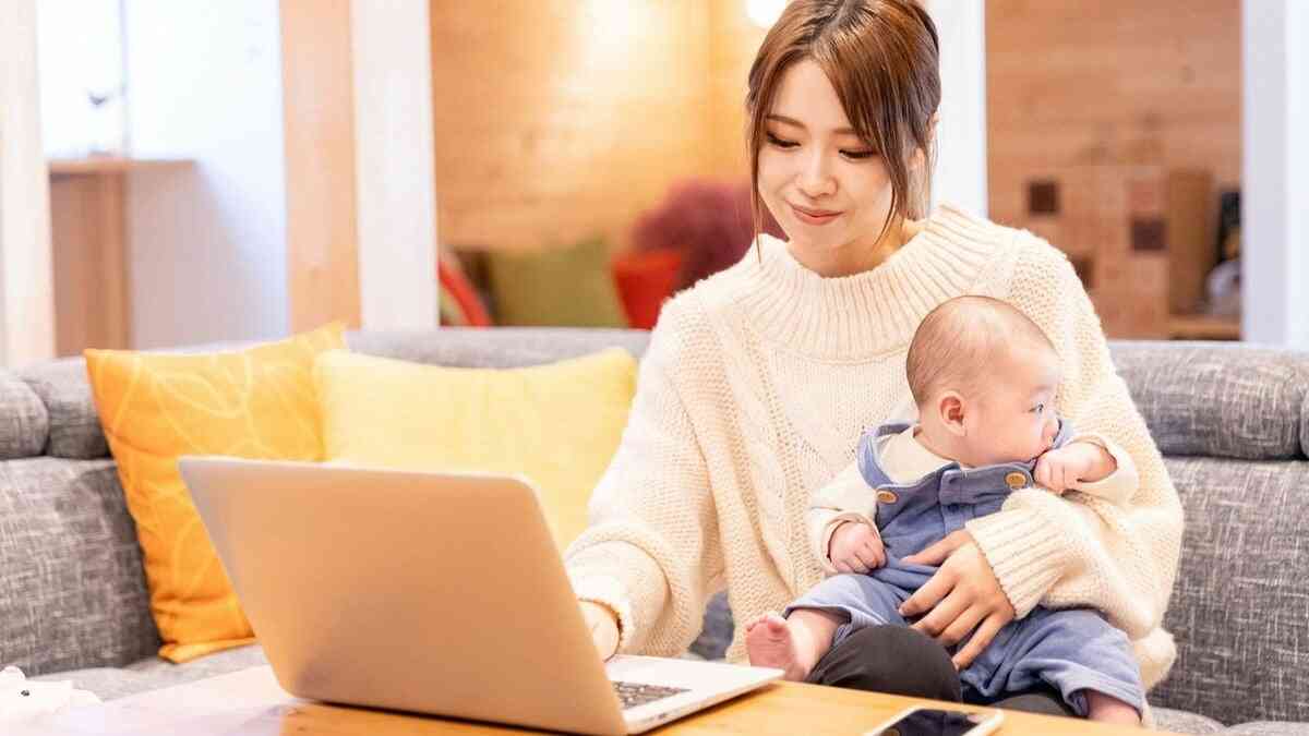 「母親になって後悔してる」が共感を呼ぶ日本の結婚…子育ての身近なロールモデルがいない中で結婚後の「美しい景色」を語れるのは誰か | 集英社オンライン | ニュースを本気で噛み砕け