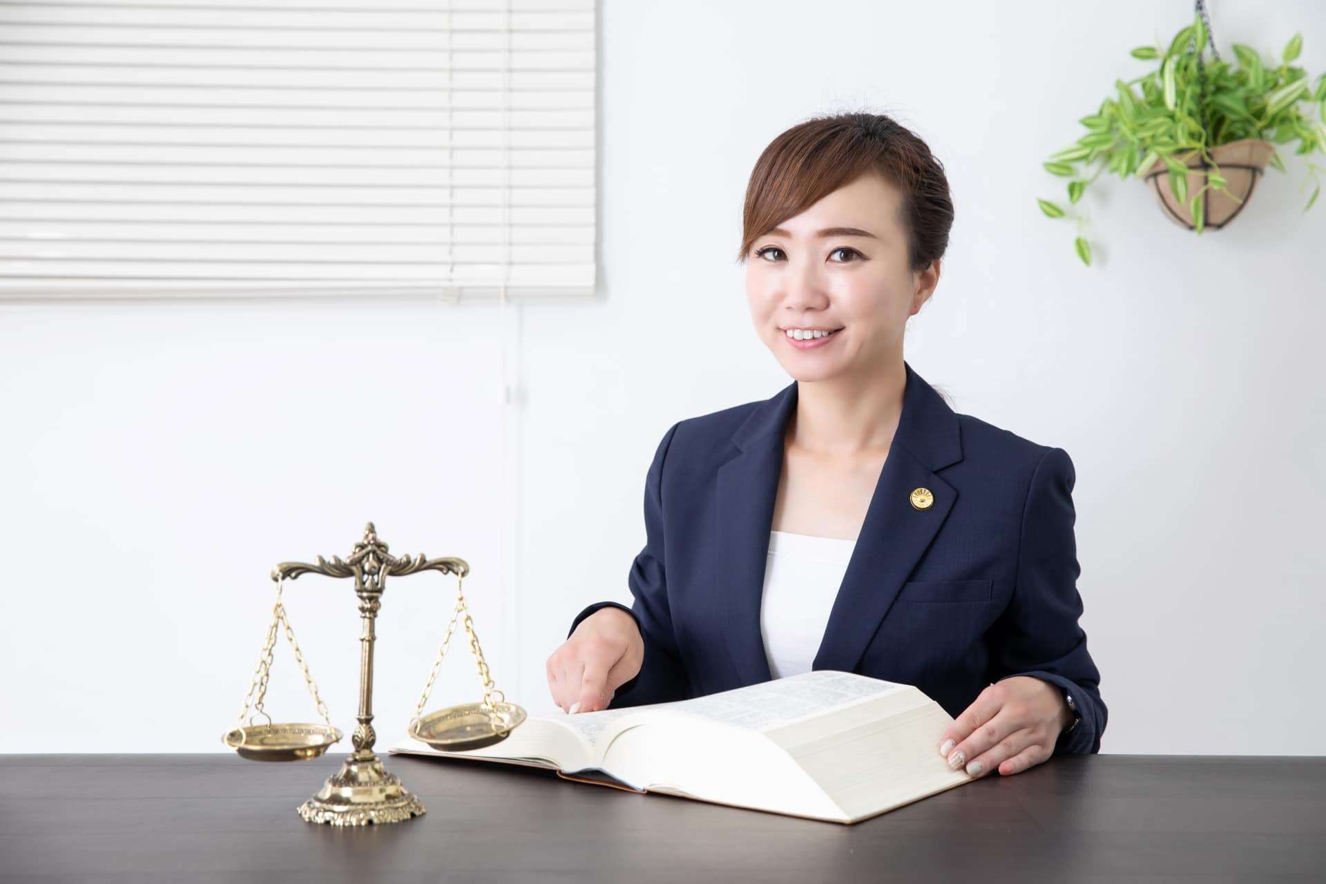 人の写真を勝手に載せると罪になる？対応可能な法的措置も解説！