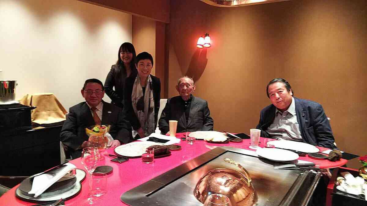 詐欺常習女と「米倉涼子」元不倫相手がタンザニアで実践した「金塊取引」 被害者が手口を告発 | デイリー新潮