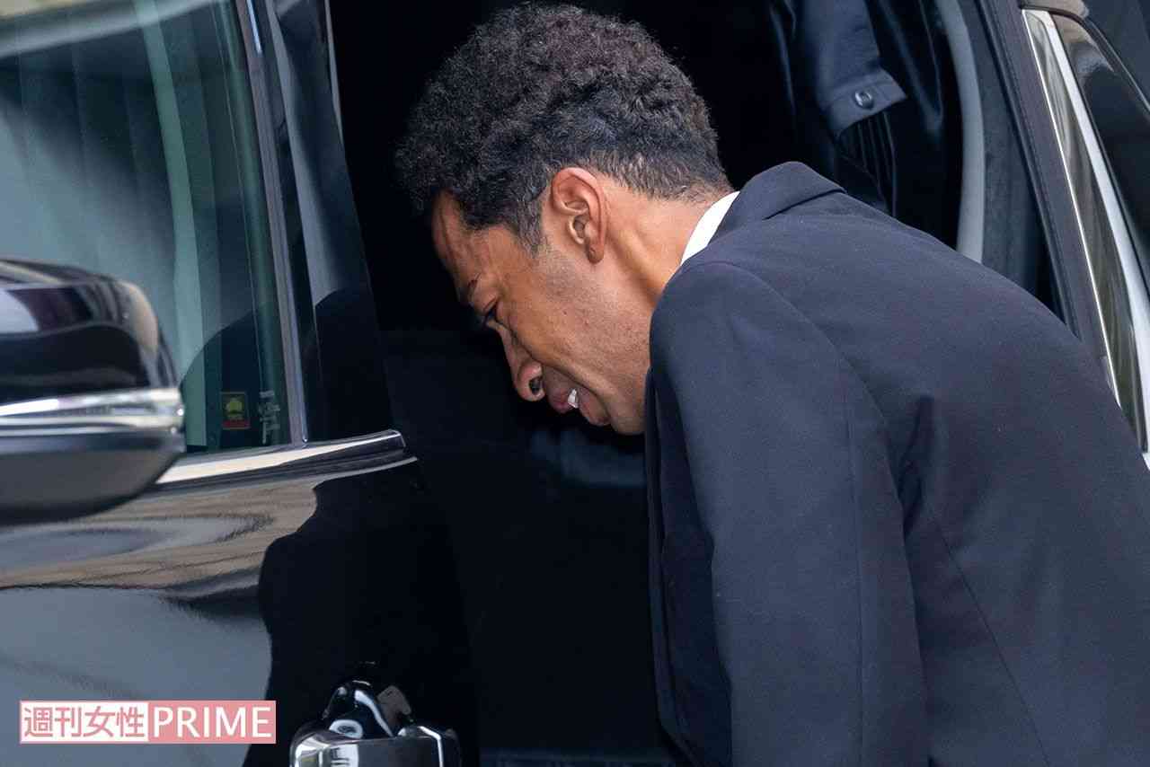 Aぇ! group・草間リチャード敬太、わいせつ容疑で逮捕後の釈放姿に同情、謎動画拡散でハメられた説に「被害者にしか見えない」 | 週刊女性PRIME