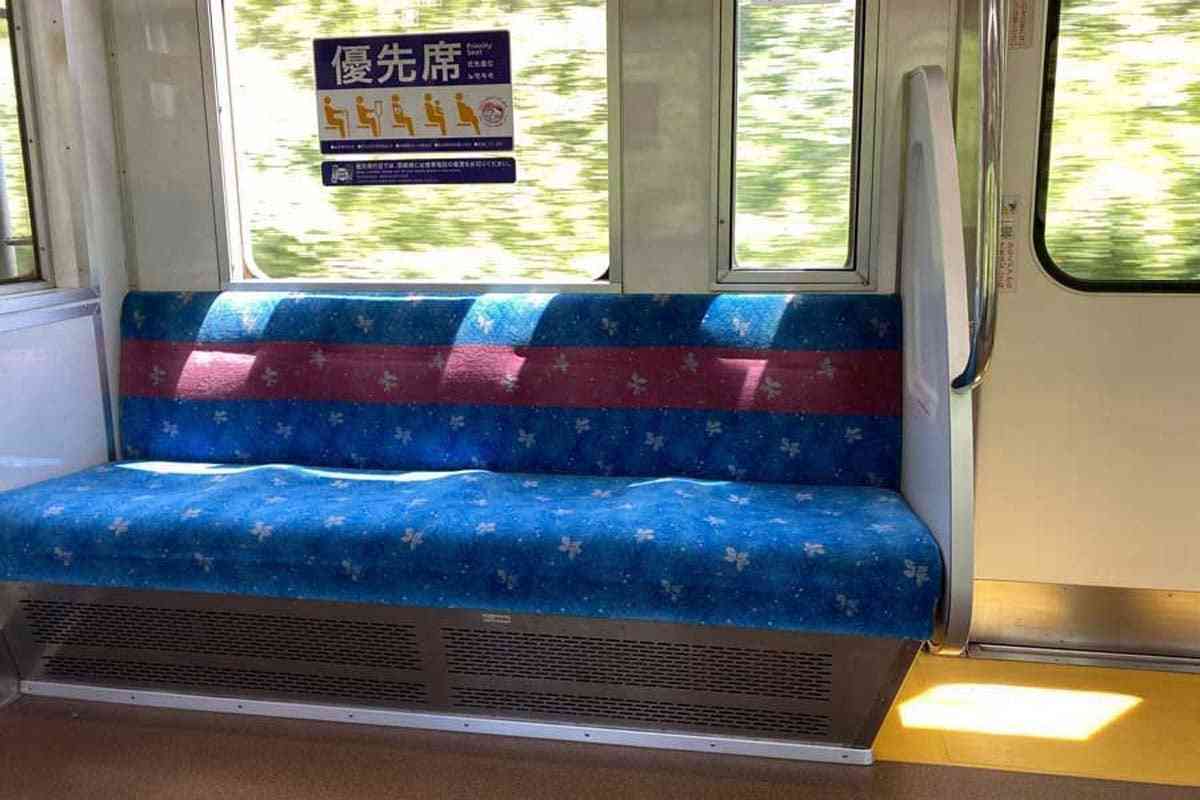 優先席「譲らない勇気」が話題に！ SNSで10万いいねの現実、 「高齢者vs子ども連れ」を避ける方法とは？ | Merkmal（メルクマール）