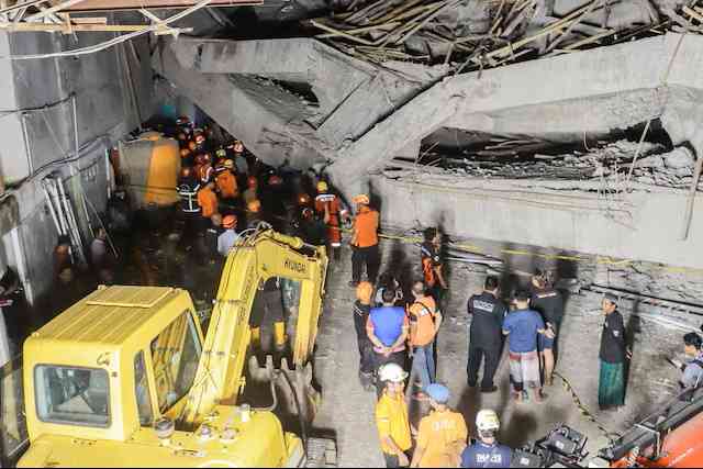 インドネシア寄宿校が倒壊、3人死亡・91人不明　生徒ら礼拝中