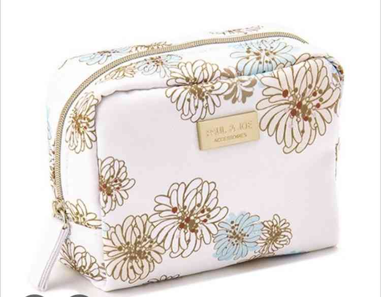 化粧ポーチ、どこで買ってますか?