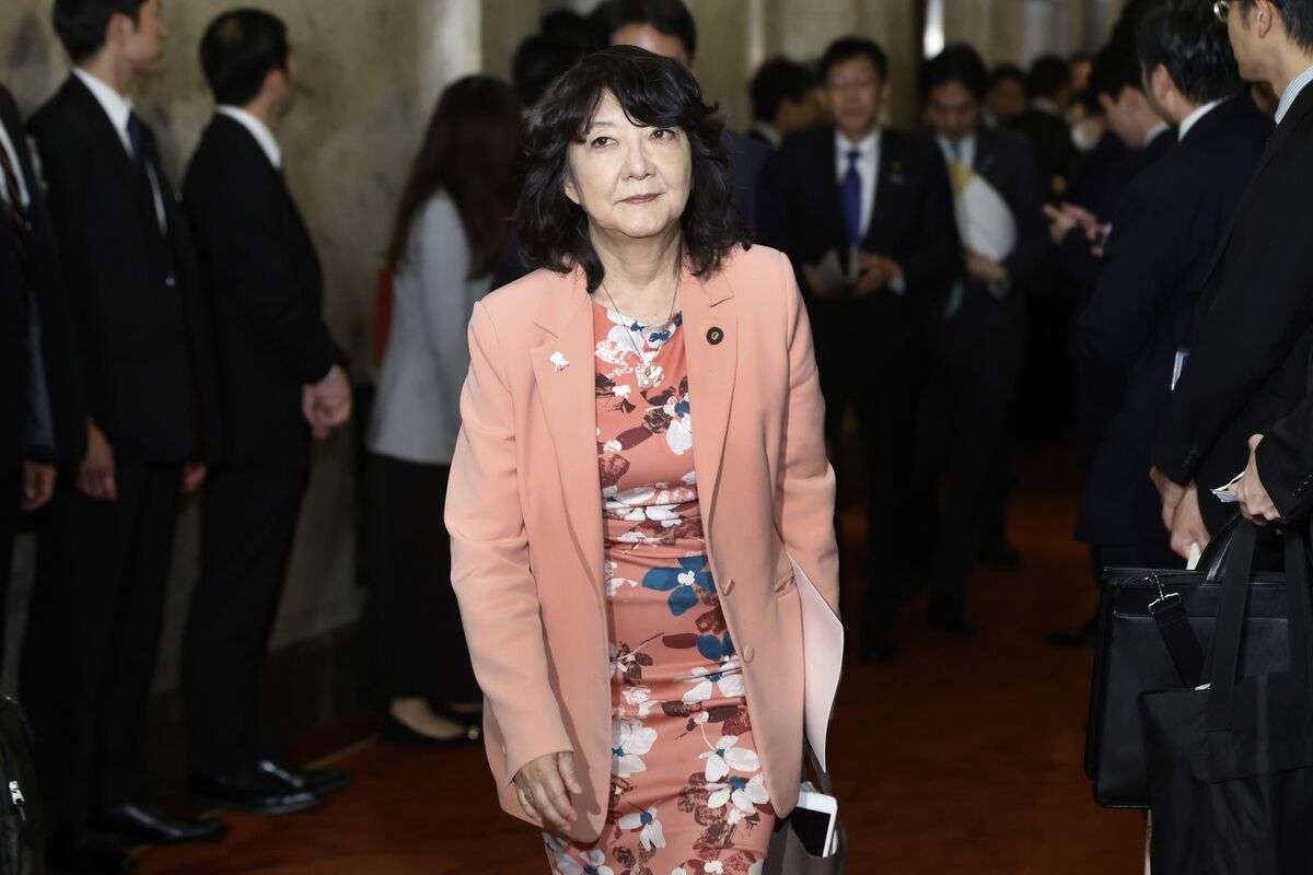 片山財務相：日銀政策据え置き、景気情勢勘案したリーズナブルな判断 - Bloomberg