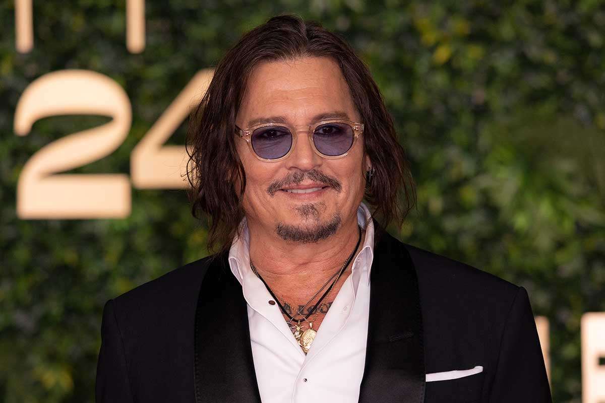 8年半ぶり来日のジョニー・デップ、サイン＆握手会が衝撃価格　ネットざわつく「想像の遥か上」「価値ありすぎる」 | ENCOUNT