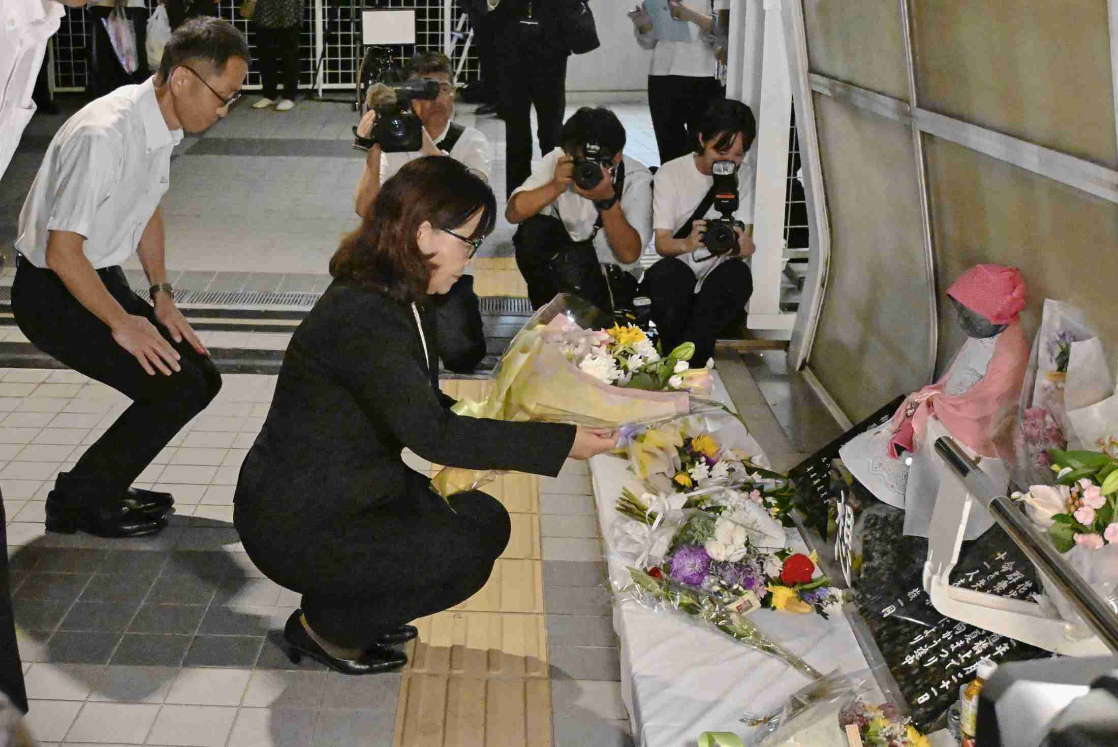11人死亡の歩道橋事故24年　兵庫・明石で献花と追悼（共同通信） - Yahoo!ニュース