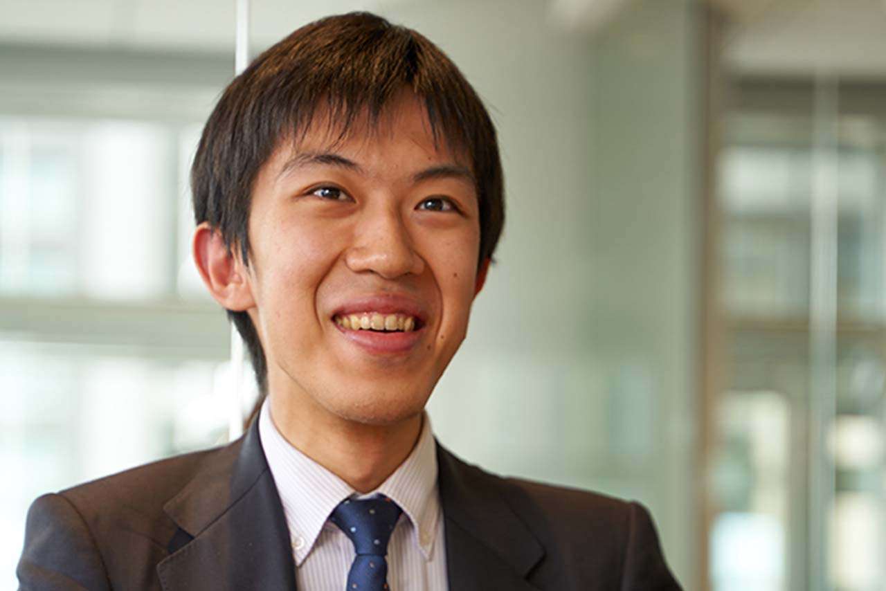 YouTuberスーツ、悟りを開いたとするポストが話題 「世の中の全てに全く『意味』などないことを完全に自覚」「全て幻想や集団催眠」