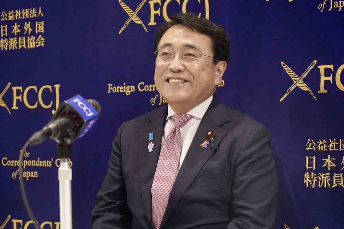 赤沢亮正経済再生相　関税交渉でマイル泥棒の批判に「辛かった。１マイルも貯まらない」 | 東スポWEB