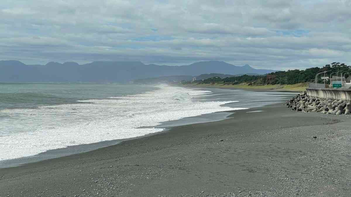 【速報】台風の影響か…神奈川県大磯町に“海釣り”来ていた3人が波にさらわれる　60代男性が死亡　50代男性2人は自力で岸上がる　照ヶ崎海岸 | TBS NEWS DIG