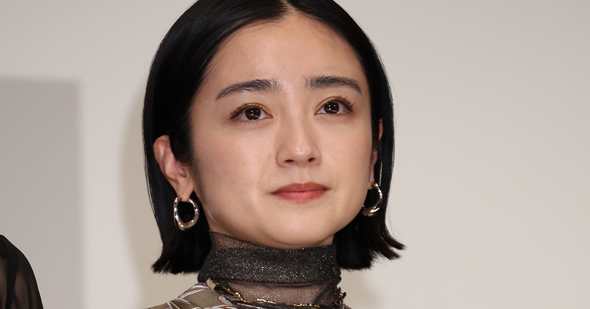 《11歳年下の“戦隊”俳優とはどうなった？》安達祐実　事務所の対応に透ける新恋人への“本気度” | 女性自身