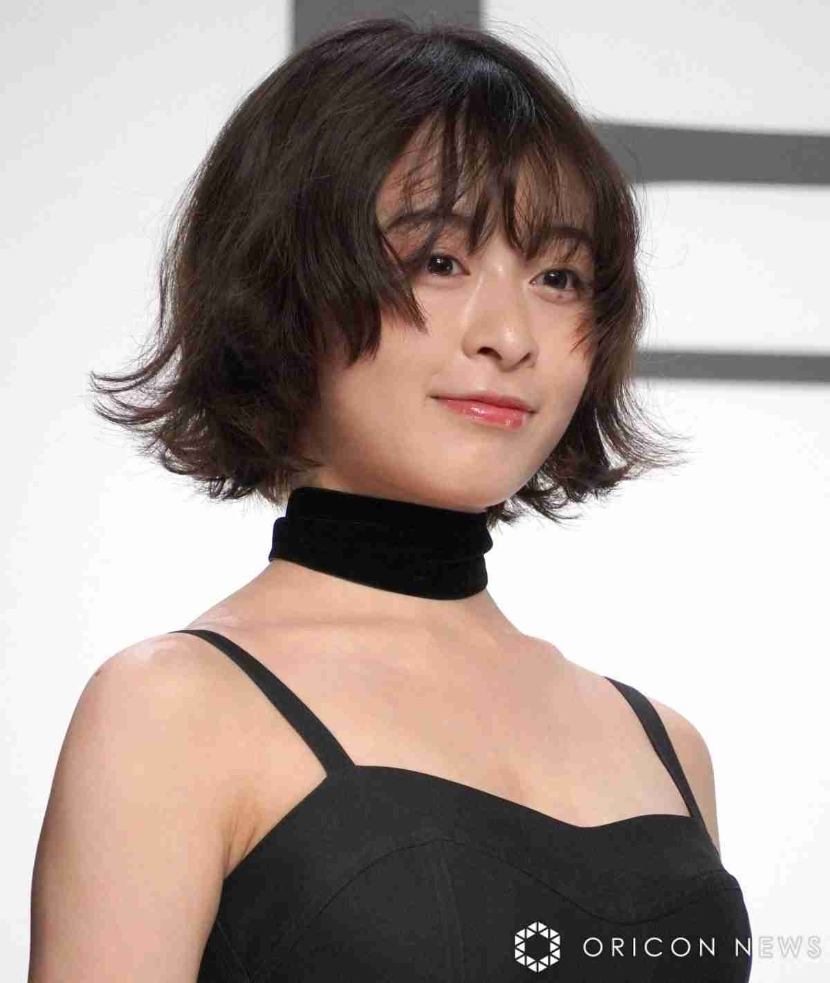 森七菜&岡山天音、トレーナーにマフラーでドラマロケ姿…暑さで共演者“救急搬送”トラブルも