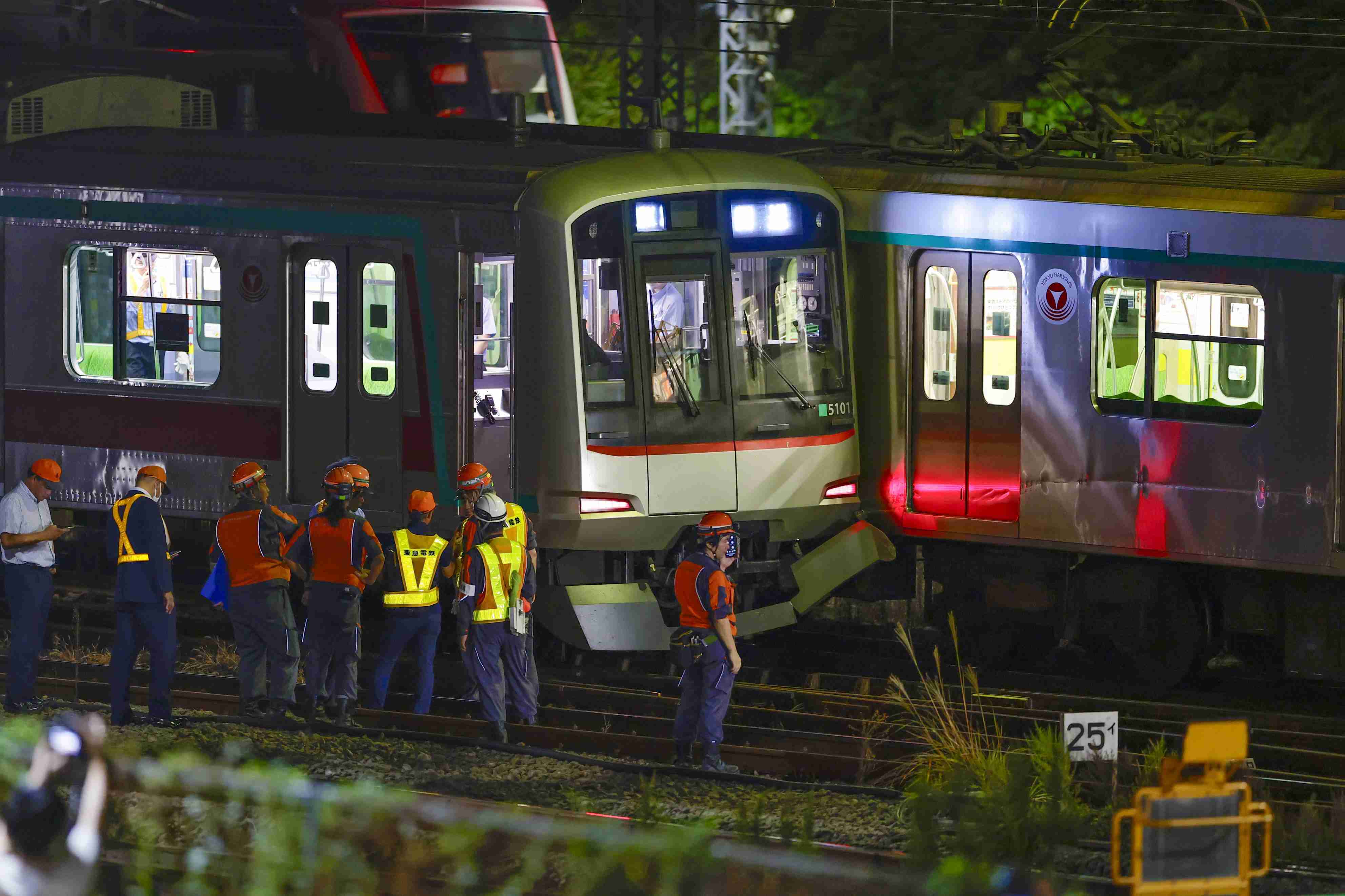 東急列車同士が衝突、脱線　渋谷―鷺沼間で運転見合わせ|47NEWS（よんななニュース）