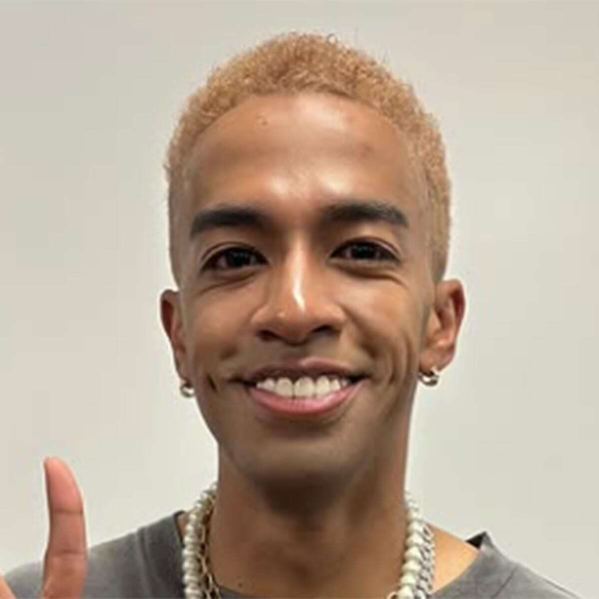 【黄色の呪い】草間リチャード敬太、山口達也、「セクシー女優と交際」報道の塚田僚一まで…メンバーカラーをめぐってファンが戦慄議論（SmartFLASH） - Yahoo!ニュース