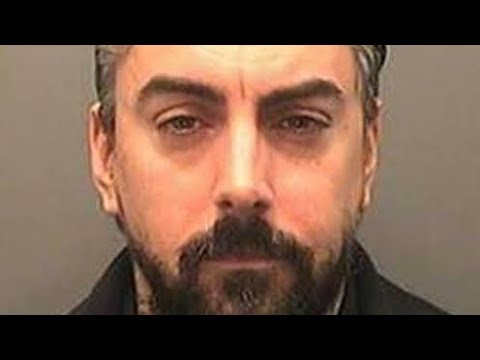 児童性的虐待で服役の元英ロック歌手死亡、他の受刑者に襲われるuygg