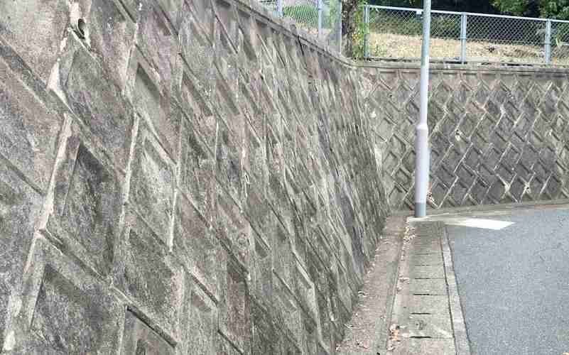 補強するよう杉並区が指導していた中での住宅倒壊　隣接マンションにめり込むように