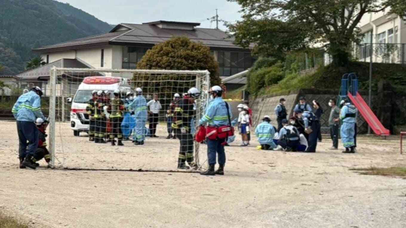 女性教員が誤って催涙スプレーを噴射か　新見市の神代小学校で異臭騒ぎ　児童9人が目やのどに痛みを訴え救急搬送【岡山】