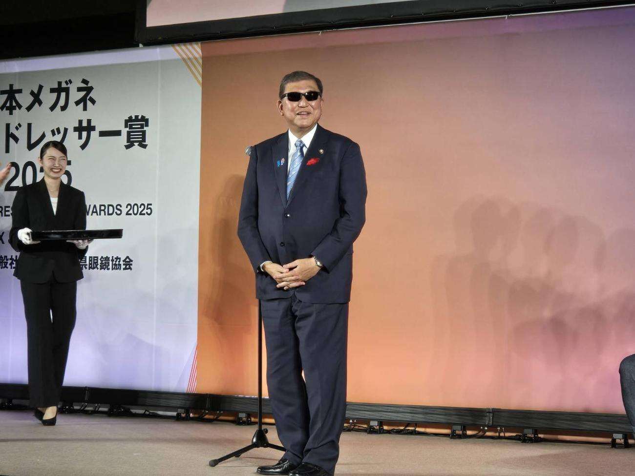 “激レア”石破首相のサングラス姿にSNS反響「増税メガネではなかった」「メンインブラック」