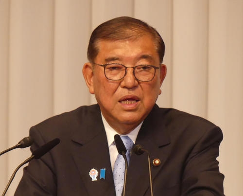 “激レア”石破首相のサングラス姿にSNS反響「増税メガネではなかった」「メンインブラック」 - 社会 : 日刊スポーツ