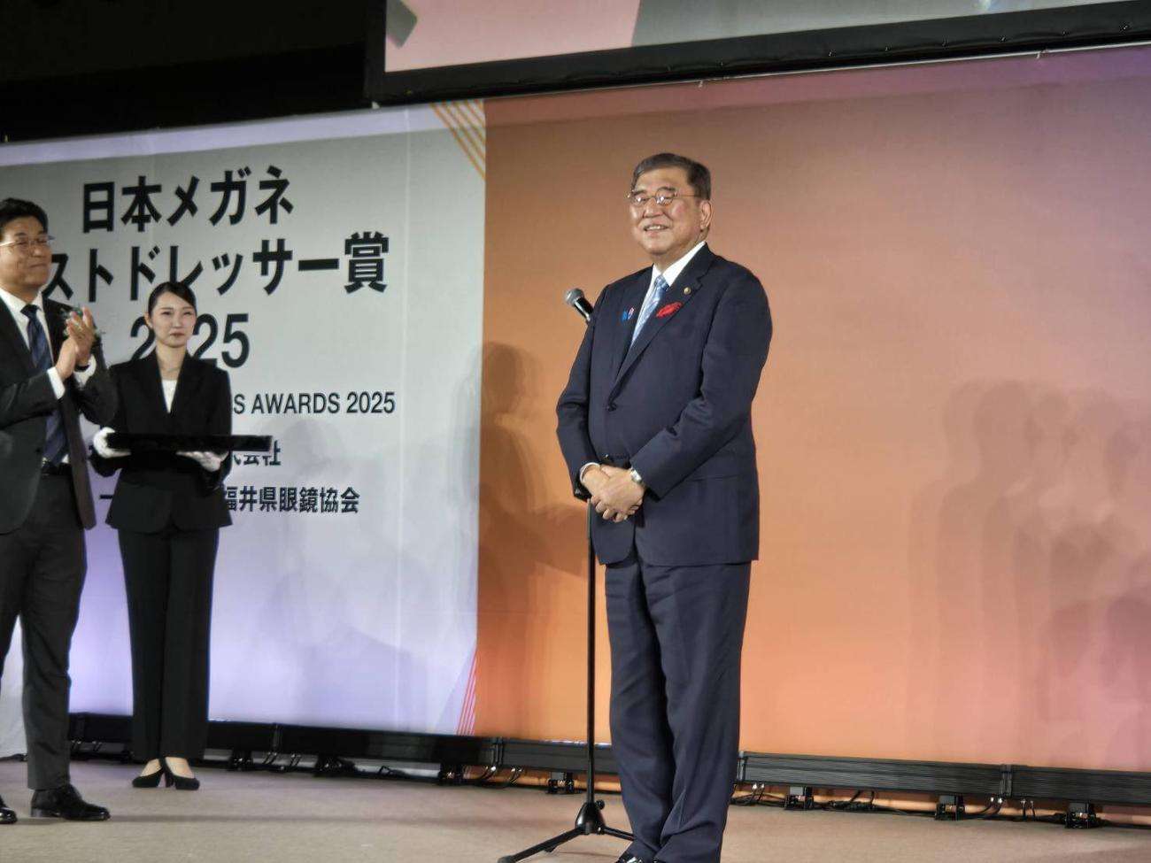 “激レア”石破首相のサングラス姿にSNS反響「増税メガネではなかった」「メンインブラック」