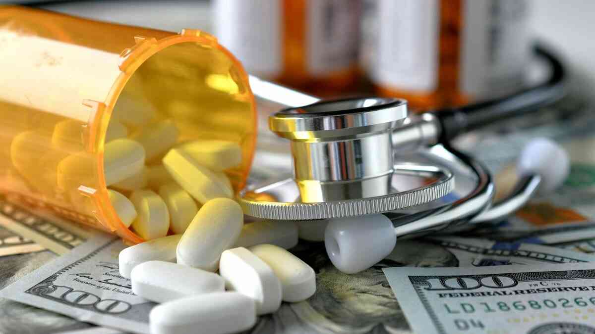 ホリエモンが警告「日本の医療費は5〜10兆円をドブに捨てている」風邪で抗菌薬、無意味な検査…誰も止められない“ムダ医療”の実態 | 集英社オンライン | ニュースを本気で噛み砕け
