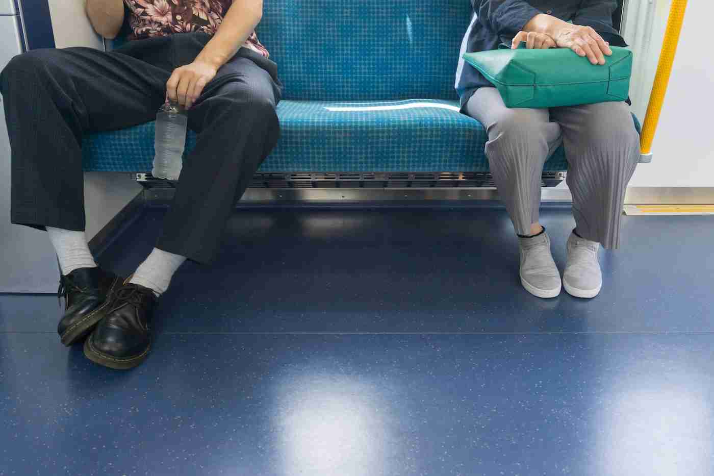         「疲れてるから無理」満員電車で“優先席を譲ってほしい”と頼んだ妊婦が絶句した、若い男性のひと言  |  日刊SPA!    