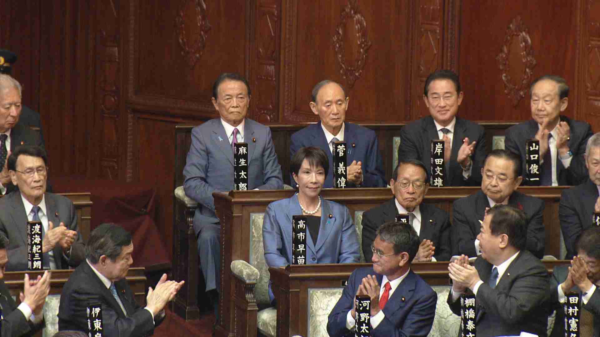 高市早苗“初の女性総理”誕生の背後で、麻生太郎氏より9歳若い「菅義偉氏の衝撃姿」、安倍元首相亡きあと加速する心配