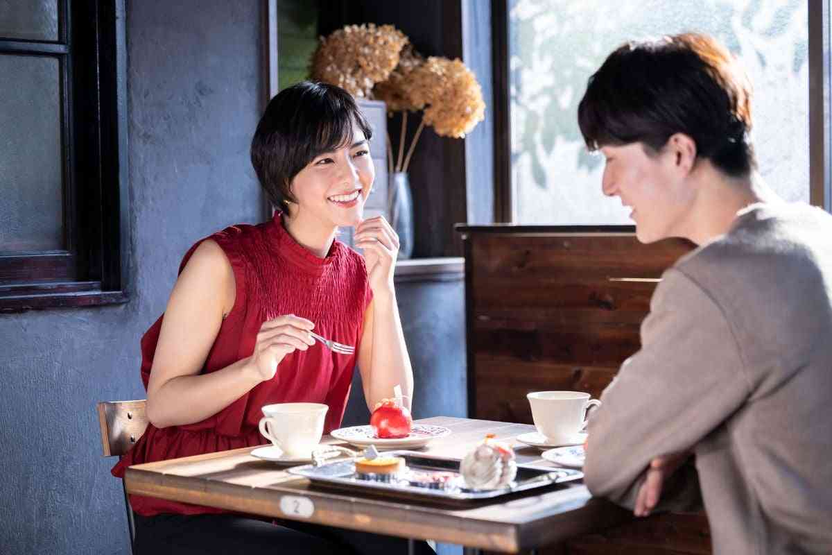 【恋愛】年収800万〜2000万円“高収入”男性の《本命候補》になる「会話の条件」は?→1位が率直すぎた! | オトナンサー