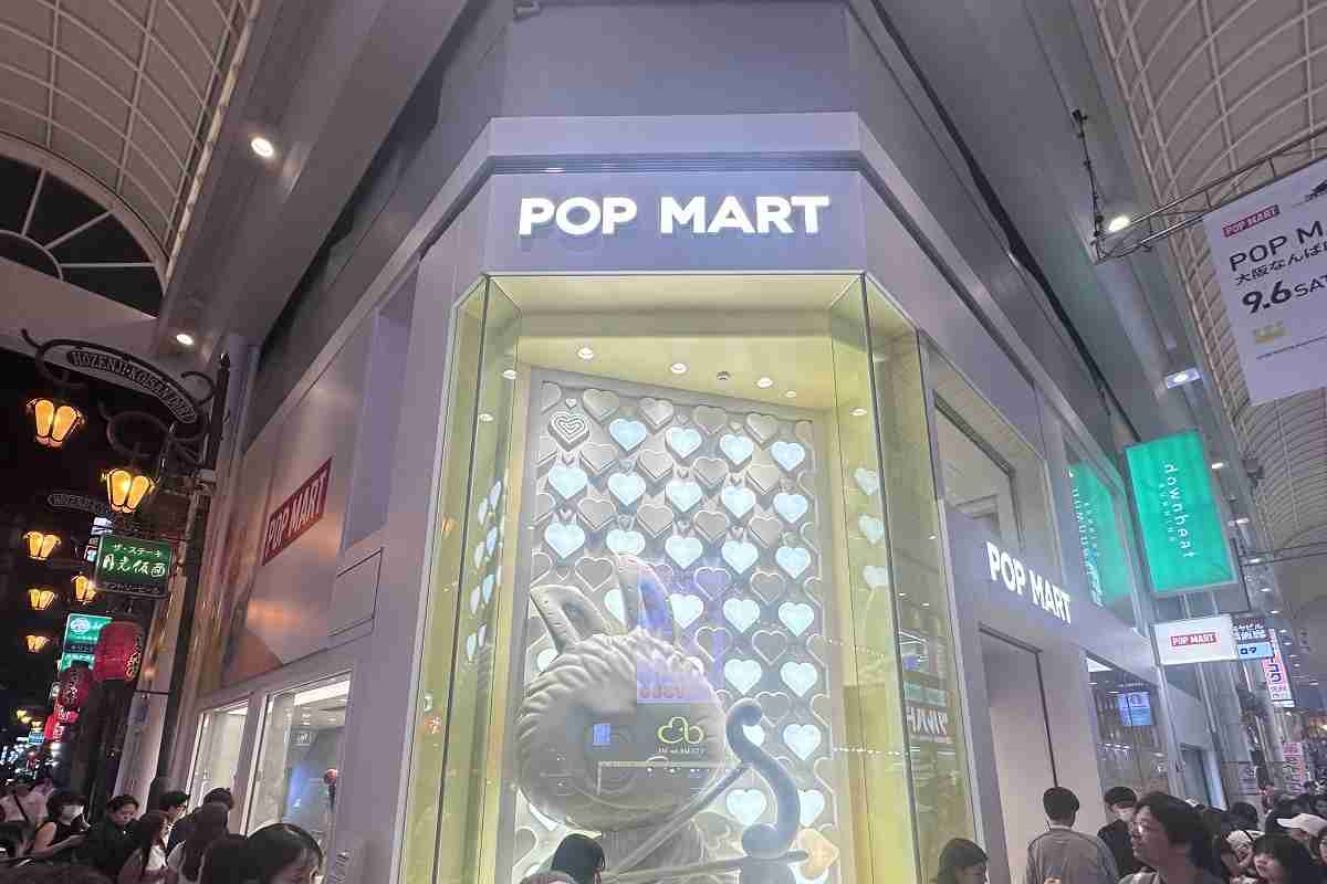 「何か人気らしいので来た」という人も多数 「ラブブ」を手掛ける「POP MART」が大阪に旗艦店をオープンし連日大盛況、一方で「どうして人気なのかわからない」の戸惑いの声も | マネーポストWEB