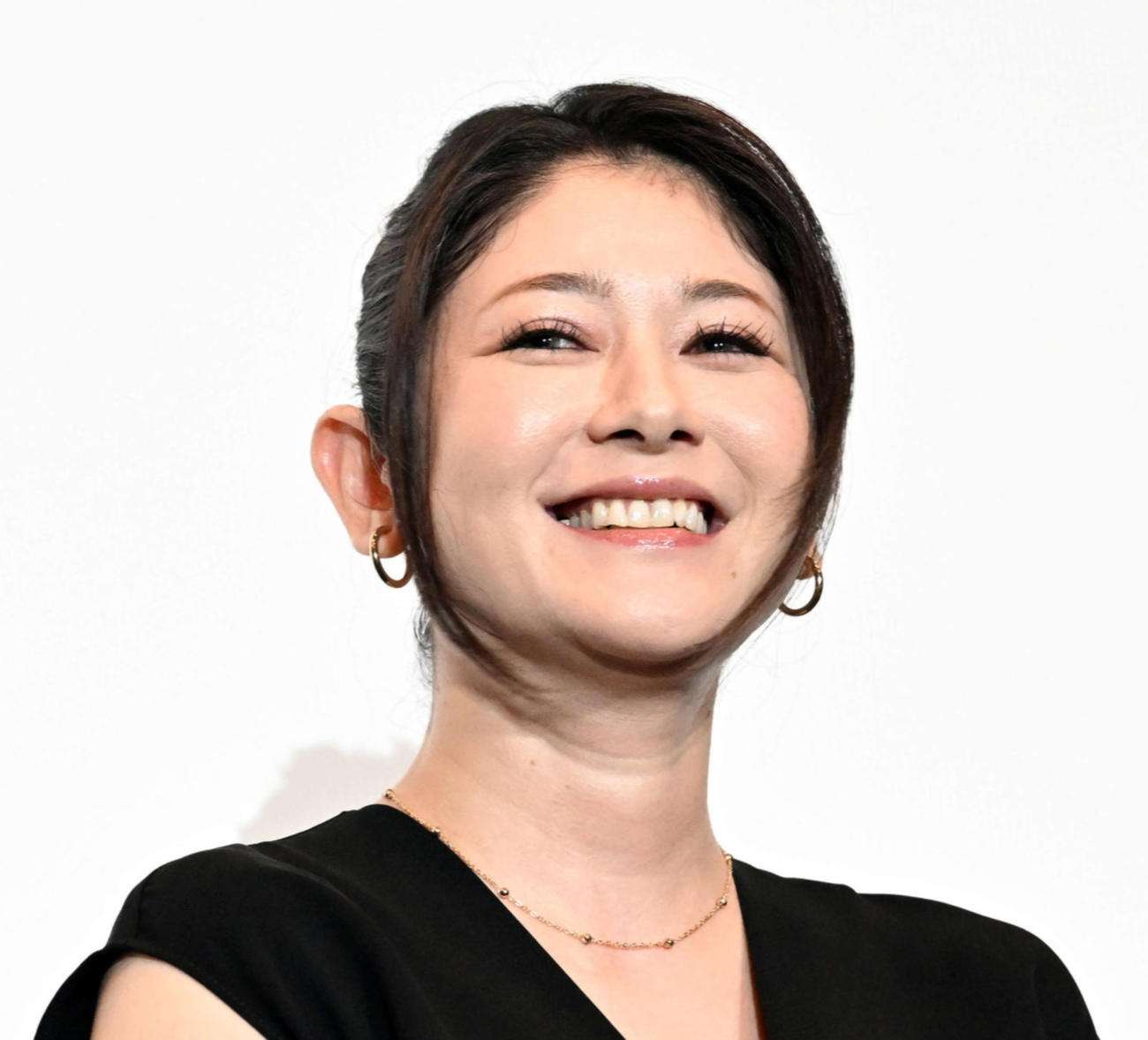 真木よう子、妊娠糖尿病を公表「子ども産んだらすぐに分娩台でビックマック食って、ケーキのホール食って、タバコ吸いたい！」パートナーの16歳年下俳優も同席