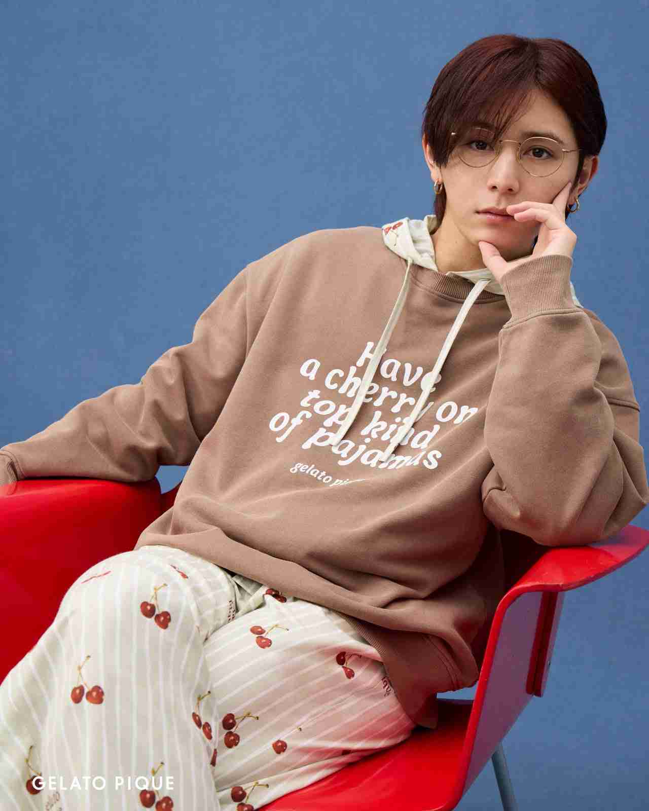 山田涼介、チェリー柄ルームウェア＆多彩な表情で魅了「ジェラートピケ」秋冬スタイル公開